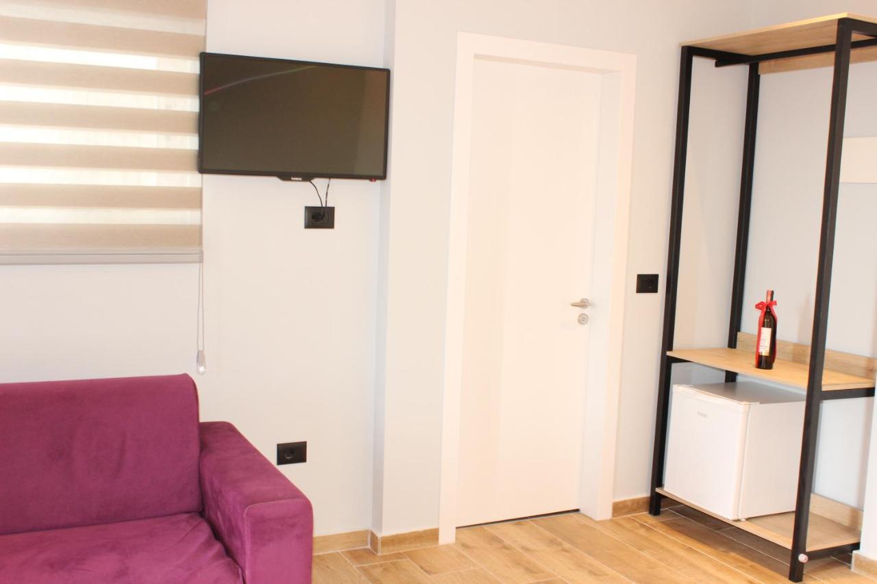 Bebi Hotel And Apartments Sarandë エクステリア 写真