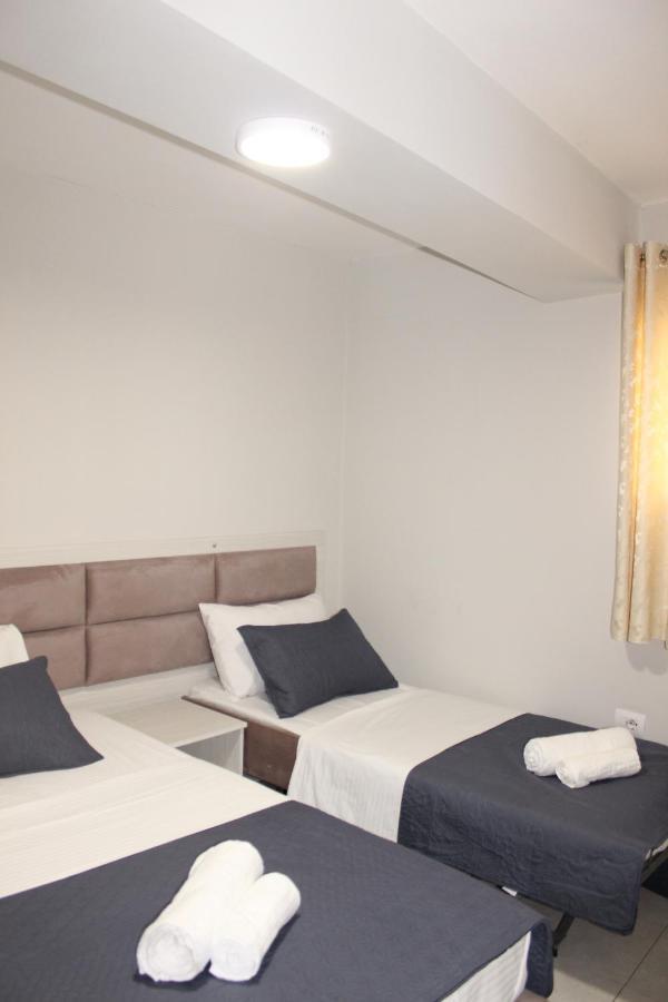 Bebi Hotel And Apartments Sarandë エクステリア 写真