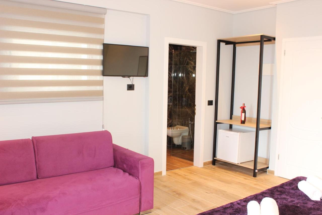 Bebi Hotel And Apartments Sarandë エクステリア 写真