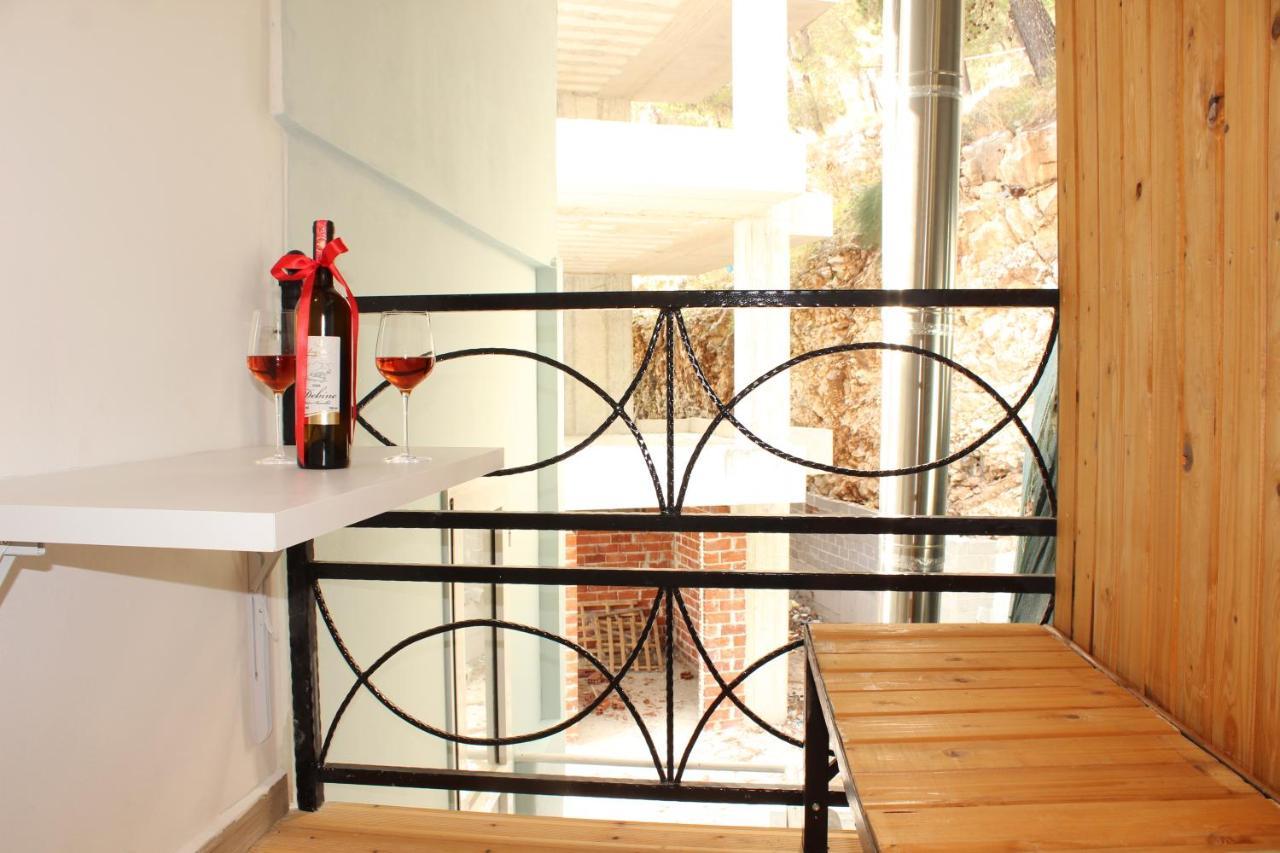 Bebi Hotel And Apartments Sarandë エクステリア 写真