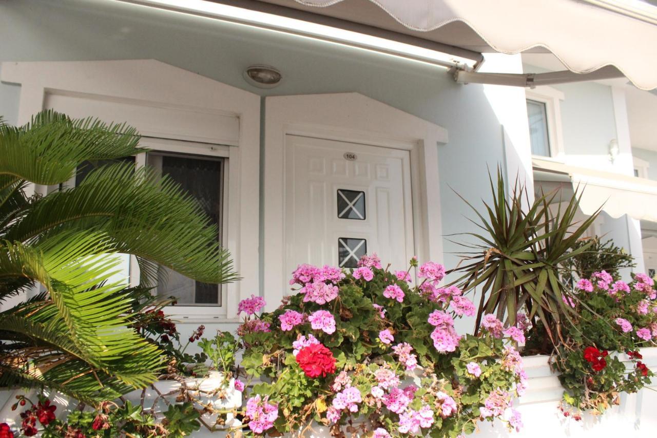 Bebi Hotel And Apartments Sarandë エクステリア 写真