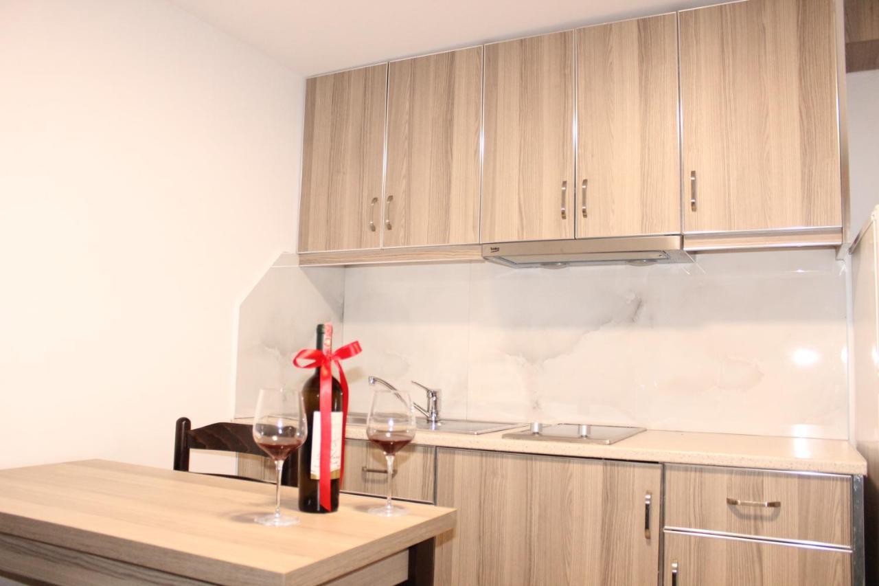 Bebi Hotel And Apartments Sarandë エクステリア 写真