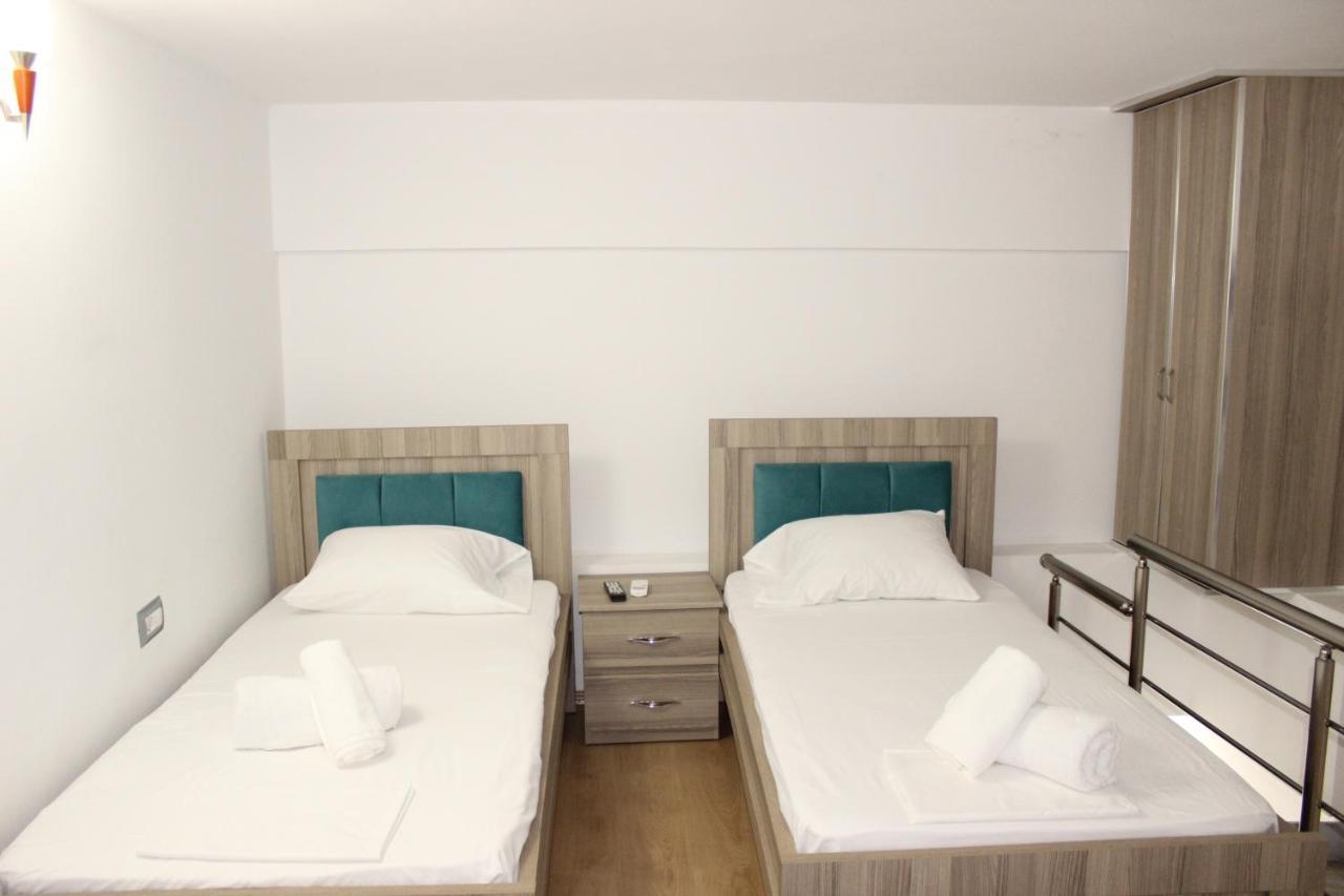 Bebi Hotel And Apartments Sarandë エクステリア 写真