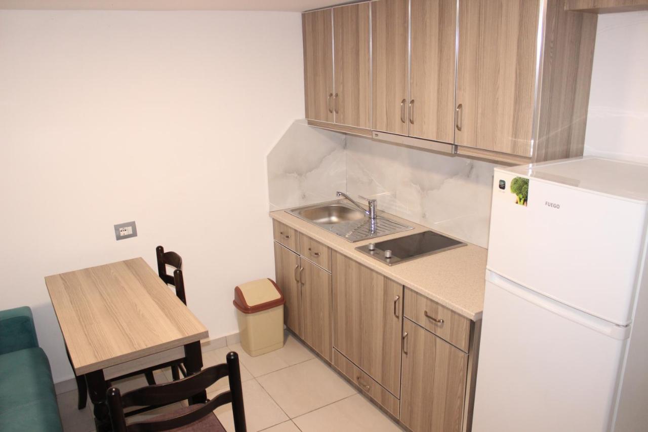 Bebi Hotel And Apartments Sarandë エクステリア 写真