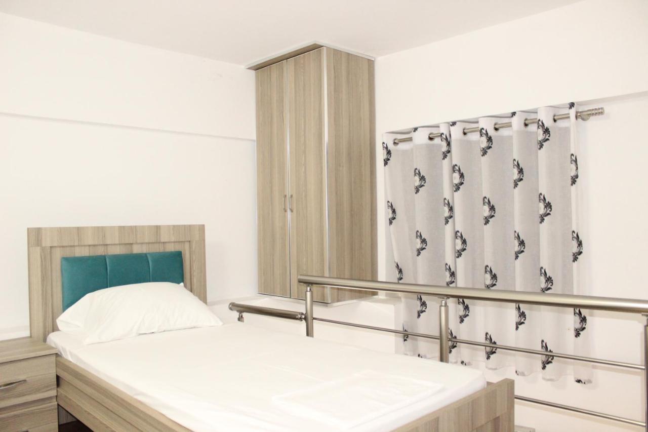 Bebi Hotel And Apartments Sarandë エクステリア 写真