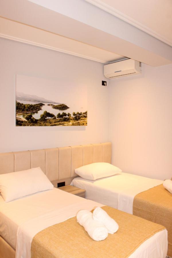 Bebi Hotel And Apartments Sarandë エクステリア 写真
