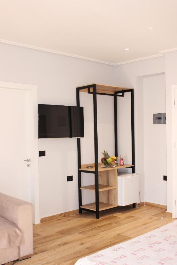 Bebi Hotel And Apartments Sarandë エクステリア 写真
