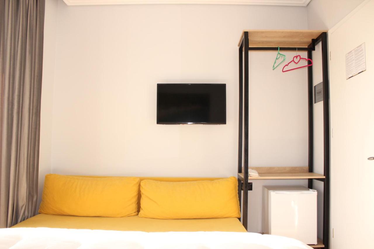 Bebi Hotel And Apartments Sarandë エクステリア 写真