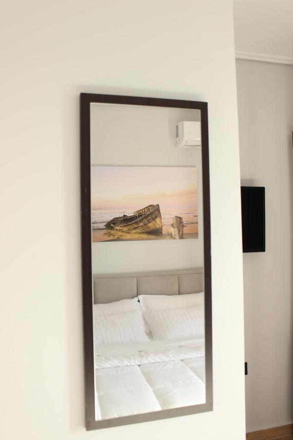 Bebi Hotel And Apartments Sarandë エクステリア 写真