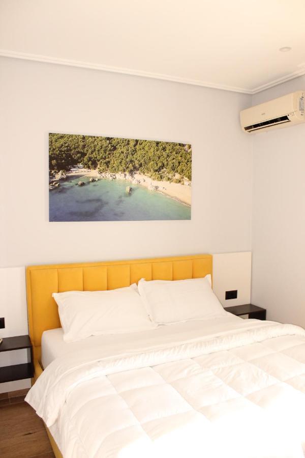 Bebi Hotel And Apartments Sarandë エクステリア 写真