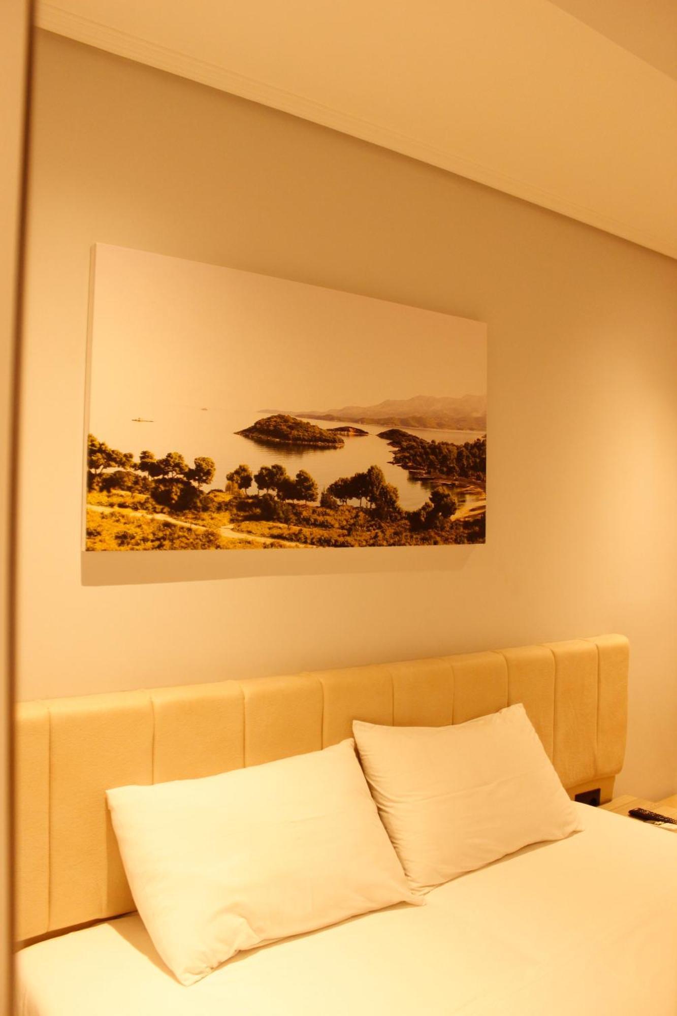 Bebi Hotel And Apartments Sarandë エクステリア 写真