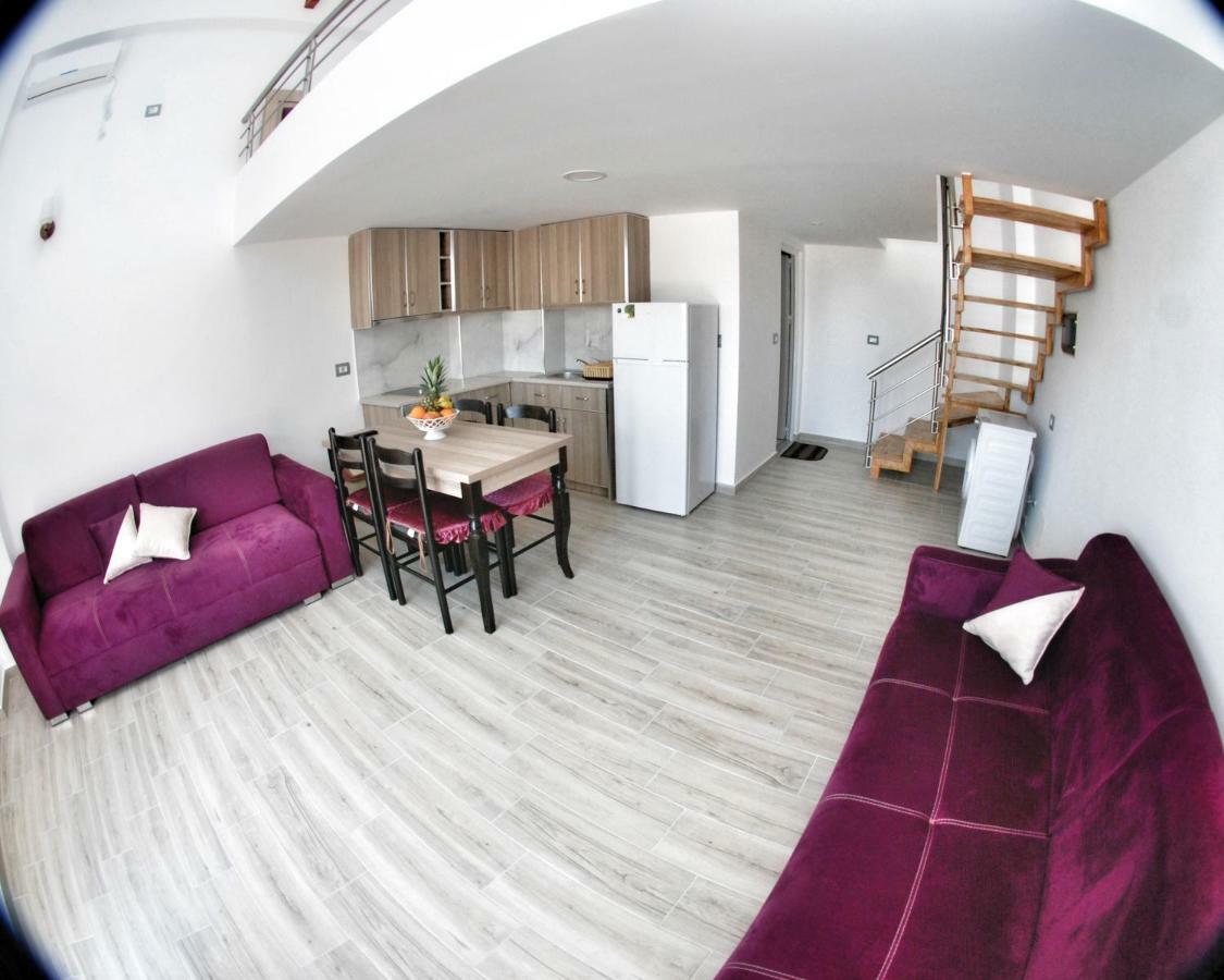 Bebi Hotel And Apartments Sarandë エクステリア 写真