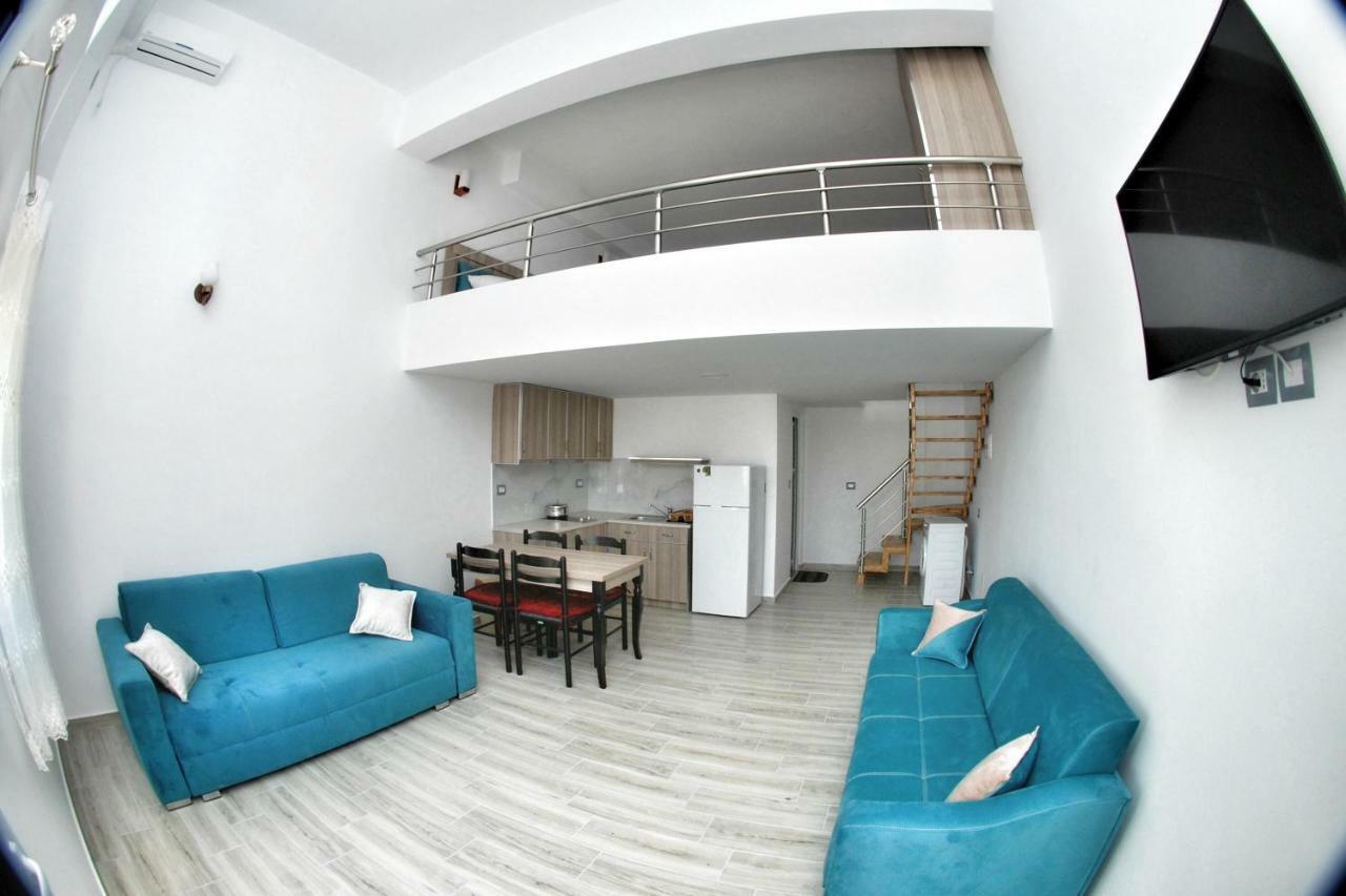 Bebi Hotel And Apartments Sarandë エクステリア 写真