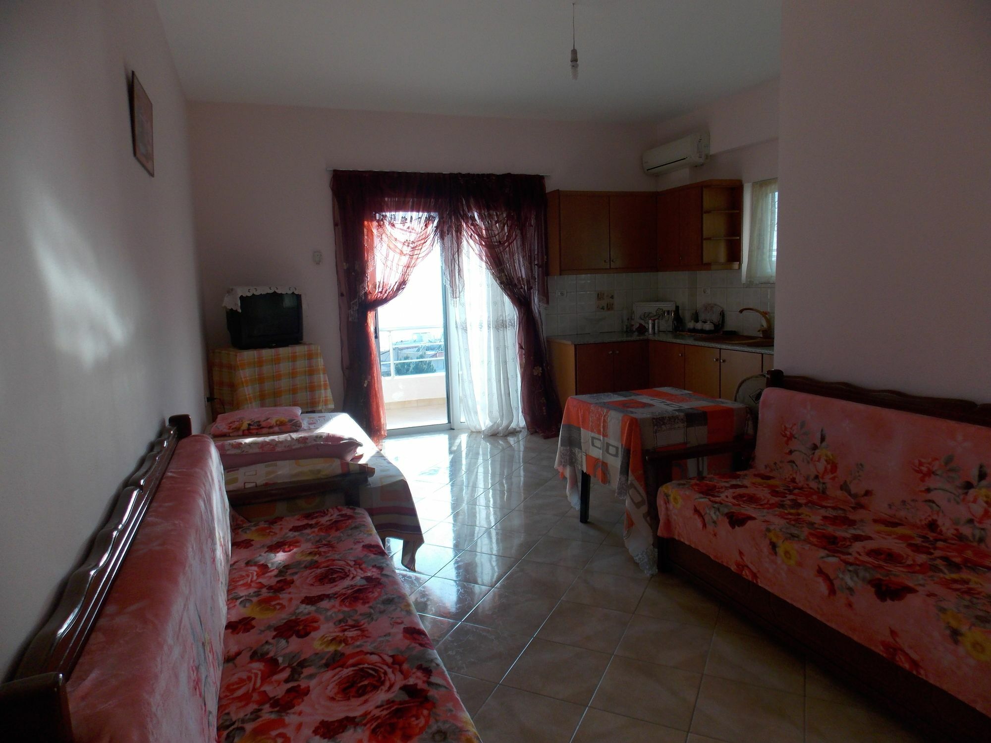 Bebi Hotel And Apartments Sarandë エクステリア 写真