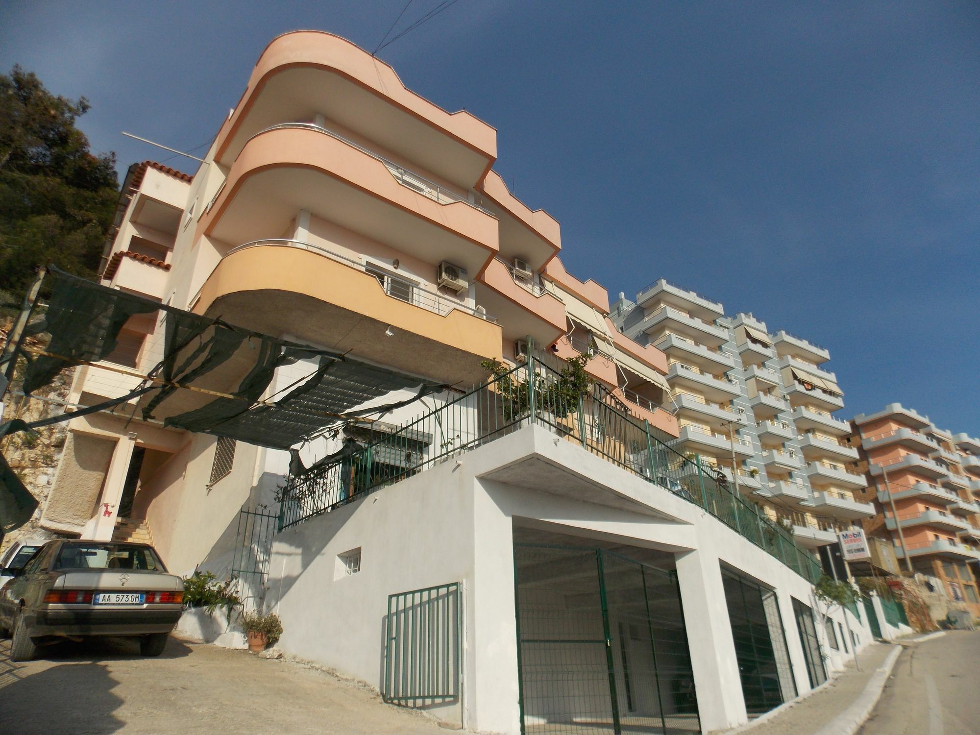 Bebi Hotel And Apartments Sarandë エクステリア 写真
