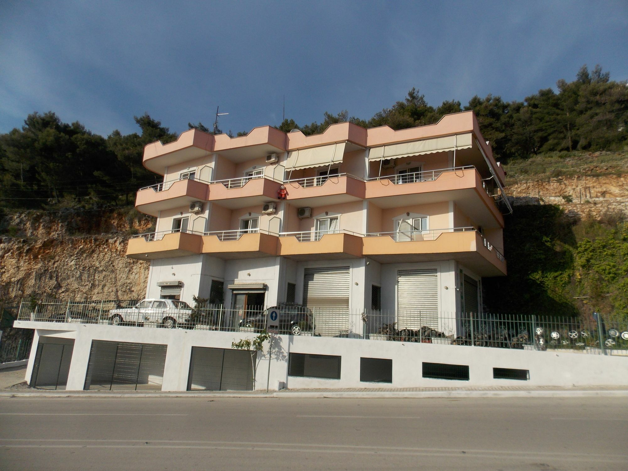 Bebi Hotel And Apartments Sarandë エクステリア 写真